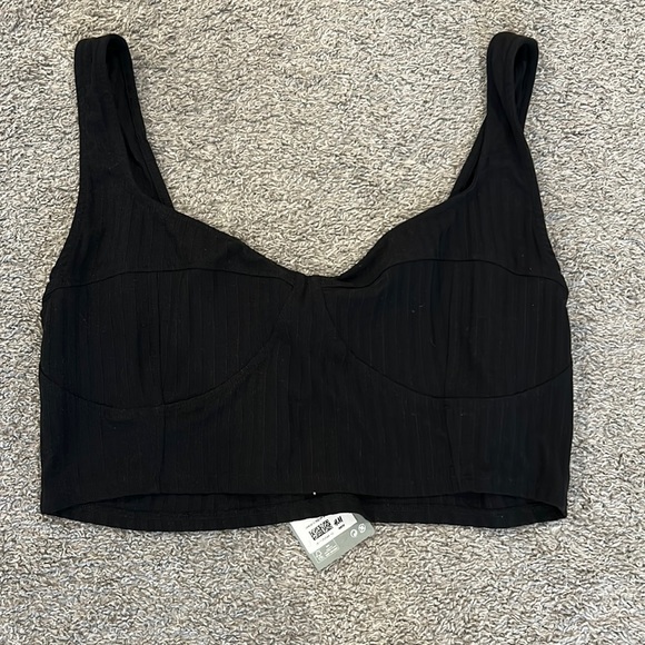 H&M Tops - Black ribbed cotton crop top!